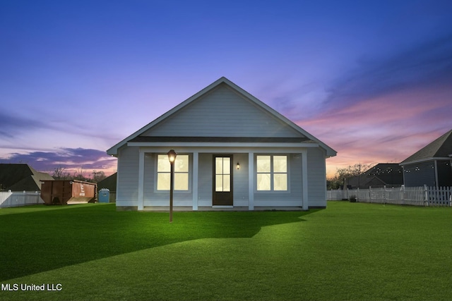 view of front of property featuring a front yard and fence