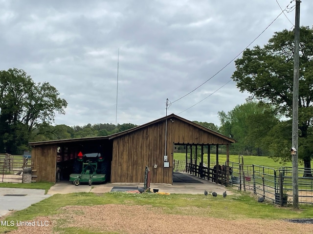 view of outbuilding