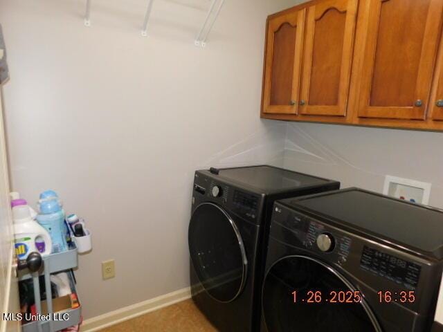 laundry room featuring cabinets and washing machine and clothes dryer