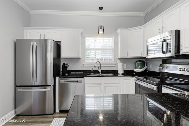 118 Armand Oaks, Ocean Springs, MS 39564 - kitchen featuring appliances with stainless steel finishes, a sink, white cabinetry, plenty of natural light, and crown molding