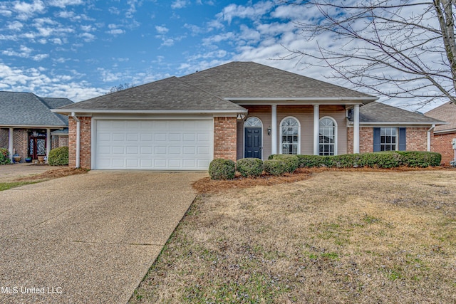 view of front of home featuring a front lawn and a garage