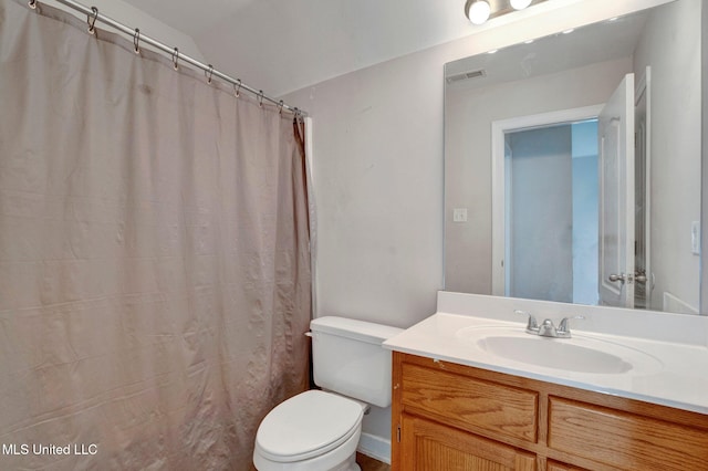 bathroom featuring a shower with curtain, vanity, and toilet