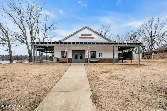 farmhouse-style home with covered porch