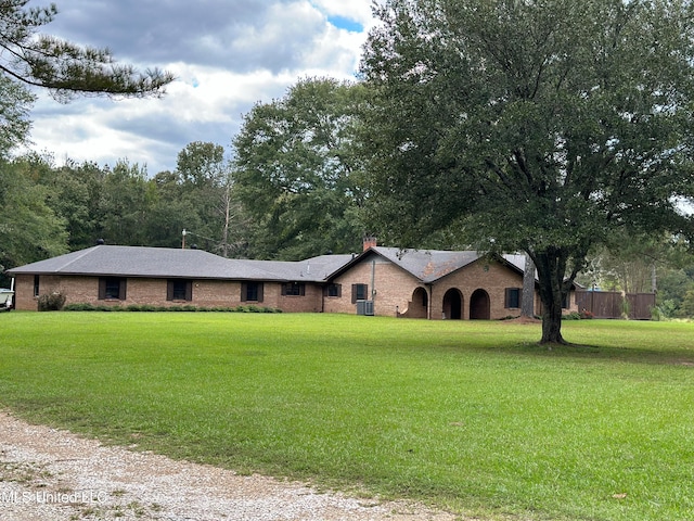 ranch-style home with a front lawn