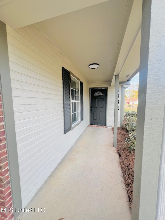 property entrance with covered porch