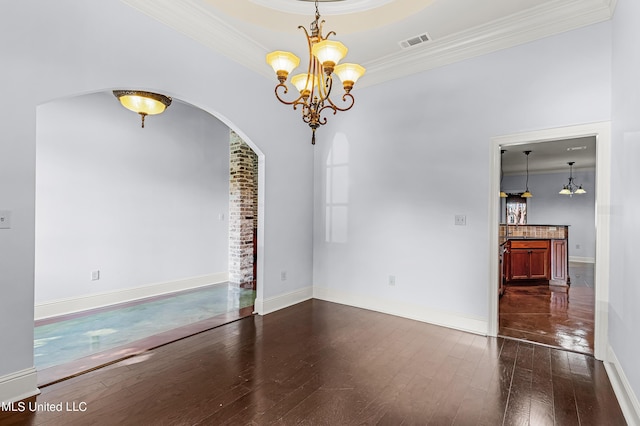 unfurnished room featuring arched walkways, visible vents, a chandelier, dark wood-type flooring, and ornamental molding