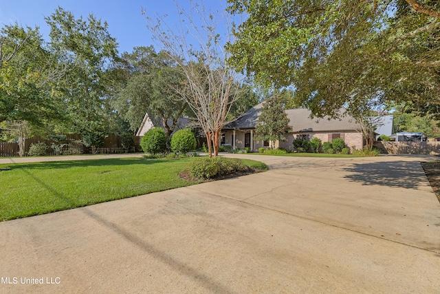 view of front of house with a front yard