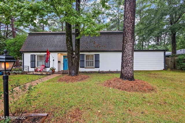 view of front of house featuring a front yard