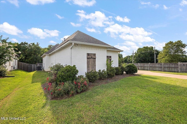 104 Glenwild Trl, Canton, MS 39046 - view of side of home featuring a shingled roof