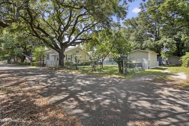 2900 7th Ave, Gulfport, MS 39501 - view of front of property with fence