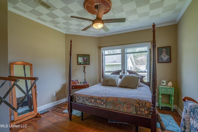 bedroom with crown molding, hardwood / wood-style flooring, and ceiling fan