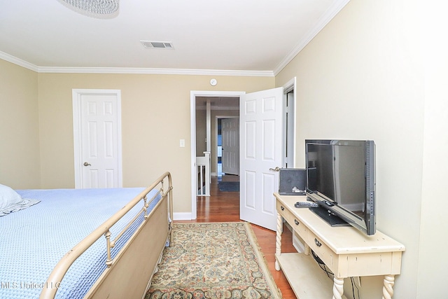 65 Breakers Ln, Ridgeland, MS 39157 - bedroom featuring crown molding, light wood finished floors, and baseboards
