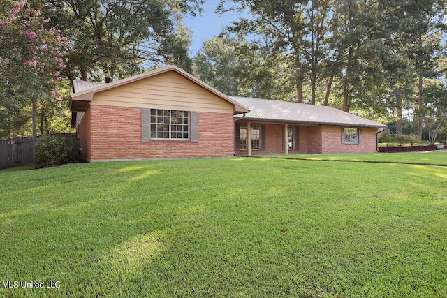 ranch-style house featuring a front lawn