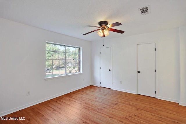 unfurnished bedroom featuring a textured ceiling, light hardwood / wood-style floors, and ceiling fan