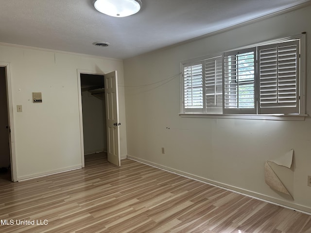 25 Oak Creek Pl, Jackson, MS 39211 - unfurnished bedroom with light wood-style floors and a closet