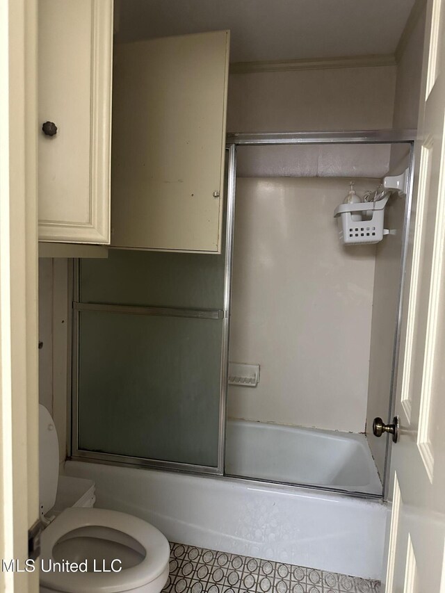 25 Oak Creek Pl, Jackson, MS 39211 - full bathroom featuring bath / shower combo with glass door and tile patterned floors