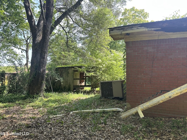 25 Oak Creek Pl, Jackson, MS 39211 - view of yard featuring a storage unit