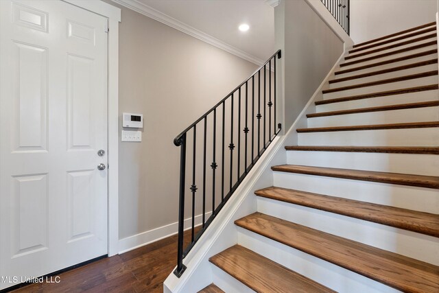 8025 Old Addison Dr, Olive Branch, MS 38654 - stairway featuring baseboards, ornamental molding, wood finished floors, and recessed lighting