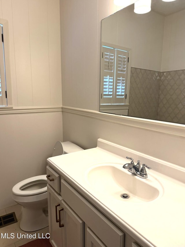 902 Washington St, Natchez, MS 39120 - bathroom with vanity and toilet