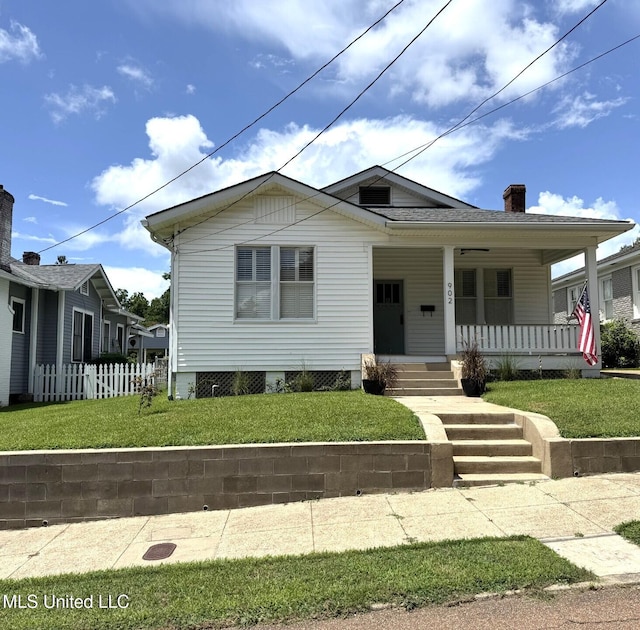 902 Washington St, Natchez, MS 39120 - view of front of house with a porch