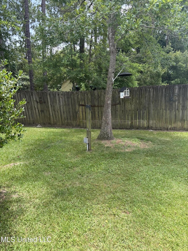 1720 Barracuda Dr, Gautier, MS 39553 - view of yard