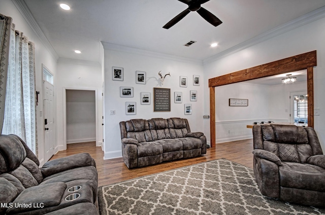 215 Moss Valley Dr, Brandon, MS 39042 - living room featuring a ceiling fan, ornamental molding, wood finished floors, and recessed lighting