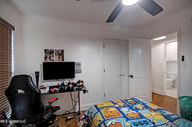 215 Moss Valley Dr, Brandon, MS 39042 - bedroom featuring wood finished floors, a closet, a desk, and a ceiling fan