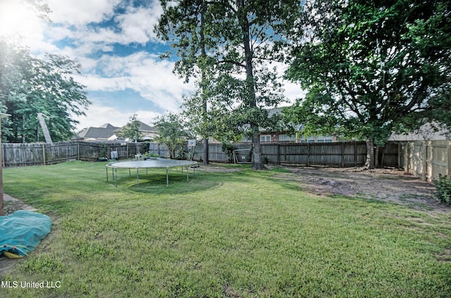 215 Moss Valley Dr, Brandon, MS 39042 - fenced backyard featuring a trampoline