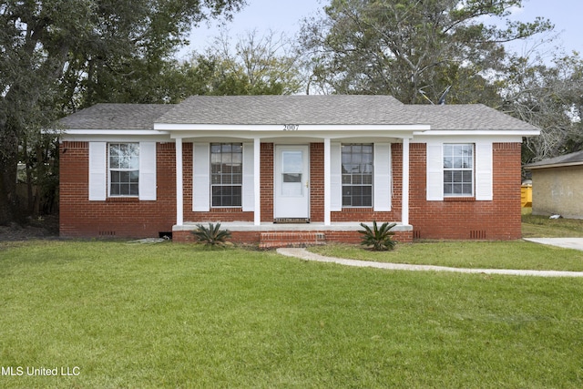 single story home featuring a front lawn