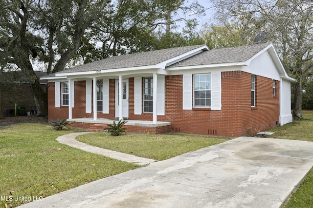 ranch-style house featuring a front lawn and covered porch