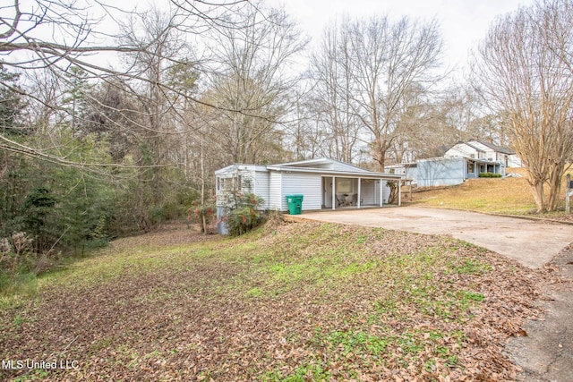 view of yard with a carport