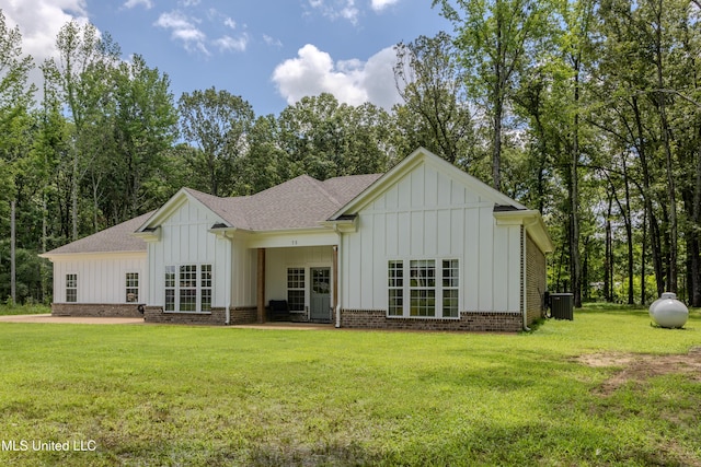 75 Dry Field Cv, Byhalia, MS 38611 - back of house featuring board and batten siding, a shingled roof, and a lawn