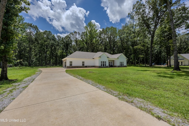 75 Dry Field Cv, Byhalia, MS 38611 - ranch-style house featuring driveway and a front lawn