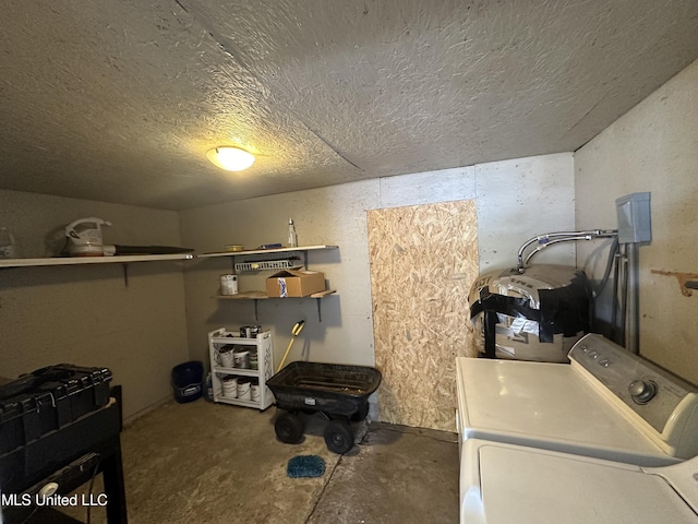 laundry area featuring washer / dryer