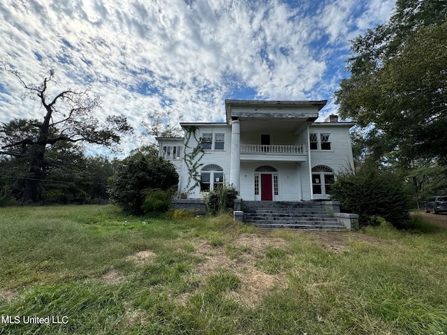 view of front of house with a balcony