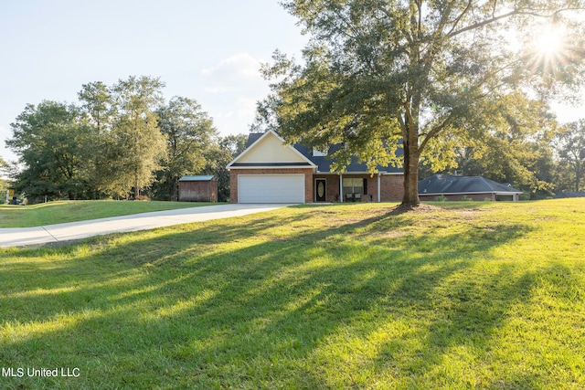 view of front of property featuring a front yard and a garage