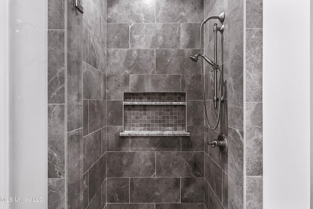 169 Pine Hill Dr, Brandon, MS 39047 - bathroom with tiled shower