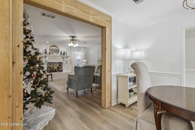 interior space with hardwood / wood-style flooring, crown molding, and ceiling fan