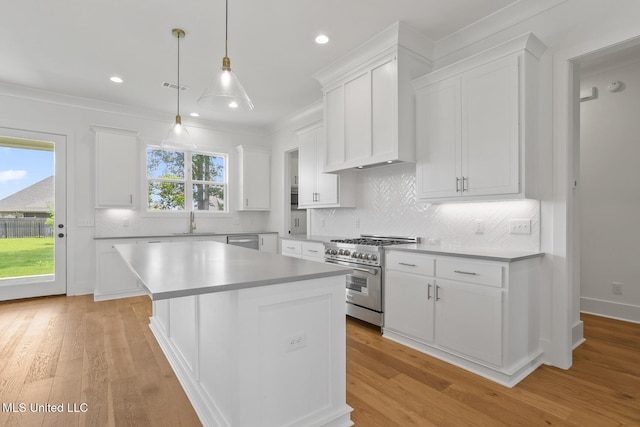 119 Paylors Way, Madison, MS 39110 - kitchen featuring appliances with stainless steel finishes, white cabinetry, tasteful backsplash, a center island, and recessed lighting