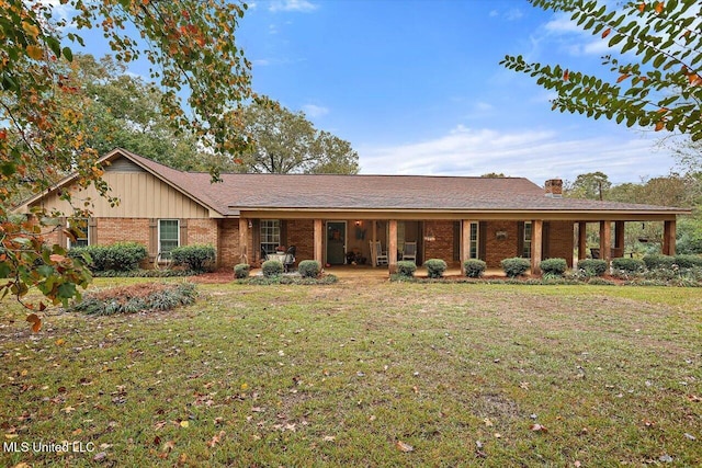 view of front of house featuring a front yard