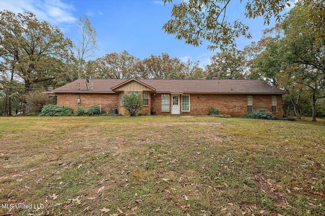 ranch-style home with a front yard