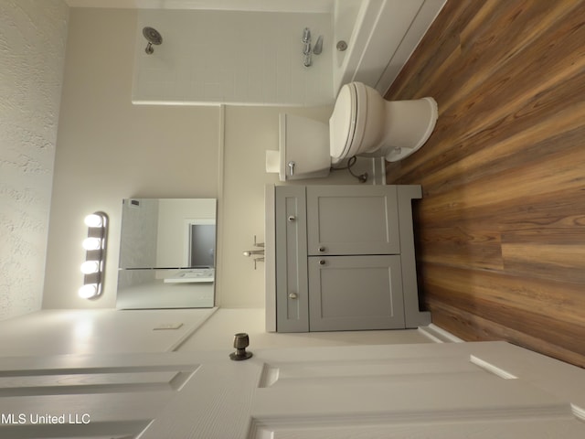 138 William Mckinley Cir, Jackson, MS 39213 - bathroom with wooden walls