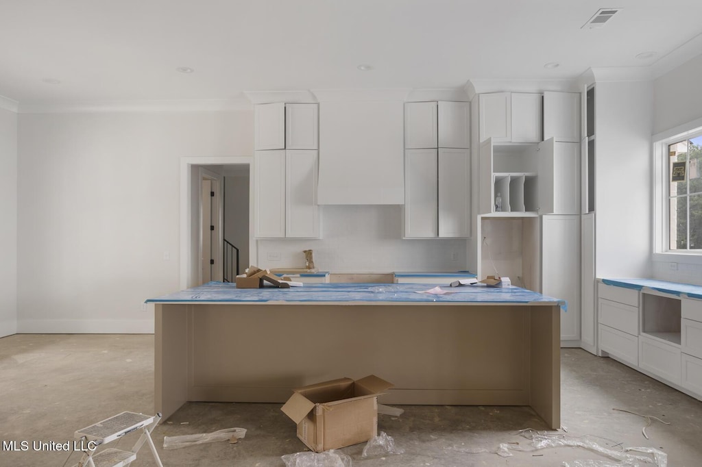 184 Harbor View Dr, Madison, MS 39110 - kitchen featuring ornamental molding, white cabinets, a kitchen island, and baseboards