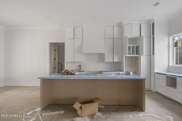 184 Harbor View Dr, Madison, MS 39110 - kitchen featuring ornamental molding, white cabinets, a kitchen island, and baseboards