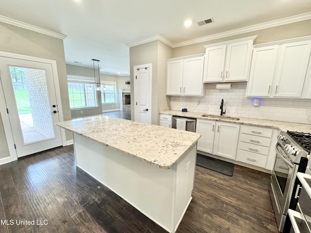3464 Delaney Dr, Nesbit, MS 38651 - kitchen with stainless steel appliances, a sink, dark wood-type flooring, white cabinets, and ornamental molding