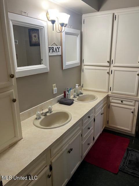 715 Sumner Ave, Greenwood, MS 38930 - bathroom with double vanity