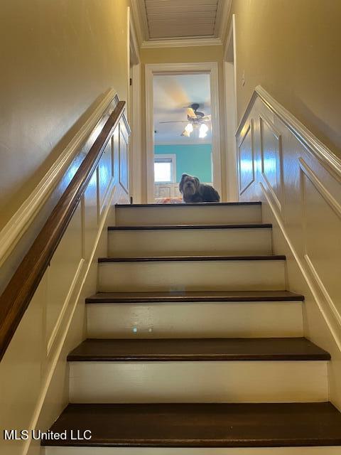 715 Sumner Ave, Greenwood, MS 38930 - stairs with crown molding