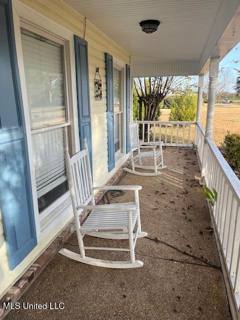 view of patio / terrace featuring covered porch