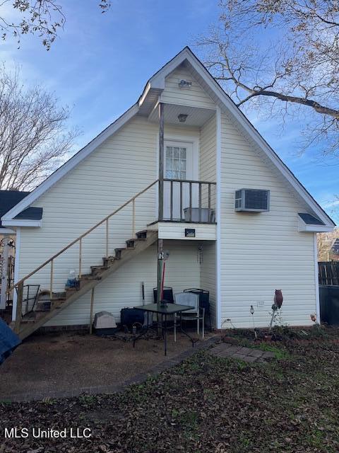 715 Sumner Ave, Greenwood, MS 38930 - full bathroom featuring double vanity
