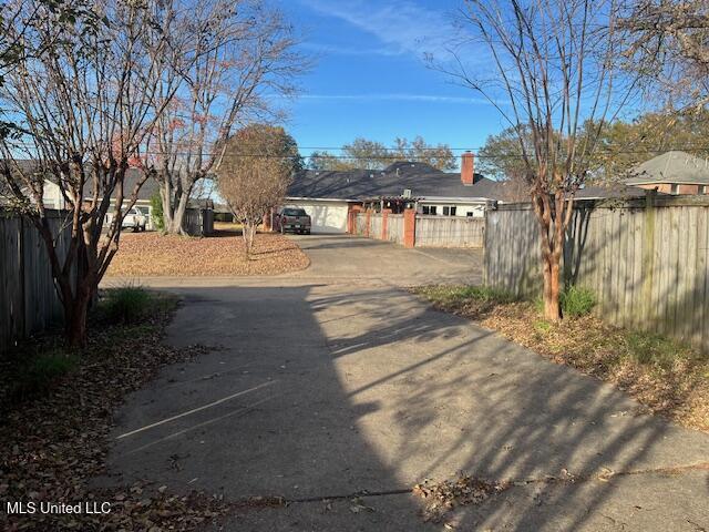 715 Sumner Ave, Greenwood, MS 38930 - rear view of property with a balcony